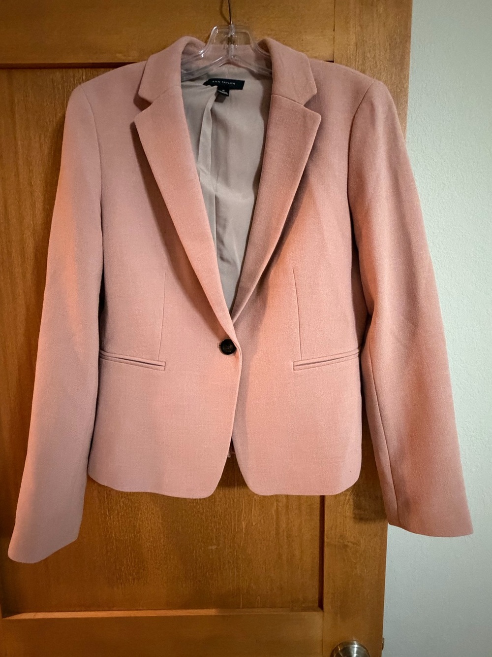 Ann Taylor Soft Pink Single-Button Blazer – Size 8 – Like New